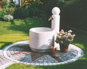 Brunnen Rosenheim Granit rose